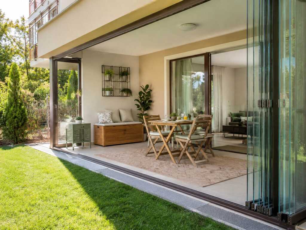 Bahçe Katı Balkonlarında Cam Balkon ve Kapatma Nasıl Olmalı?