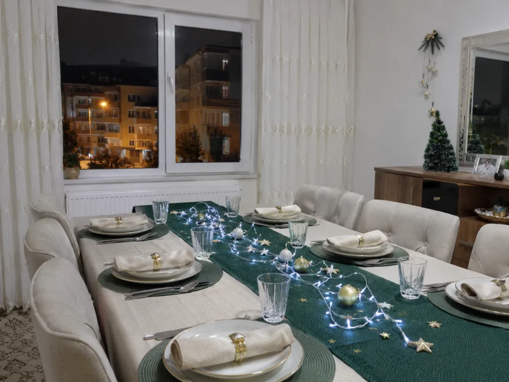 Yılbaşı Temalı Peçete Katlama ve Aksesuar Detayları